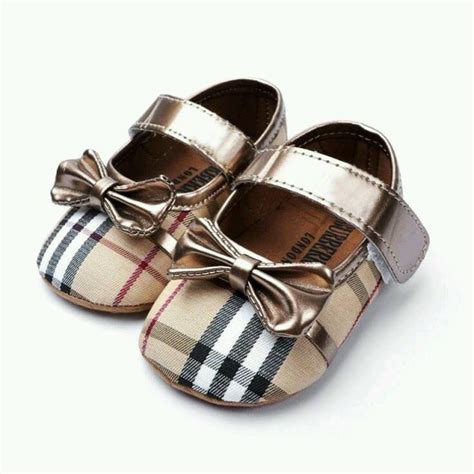 Burberry baby shoes